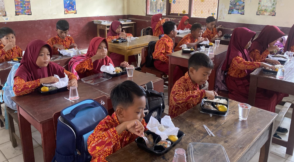 Program Makan Bergizi Gratis dijadwalkan mulai pada 6 Januari 2025. (X/@ighfirliian)